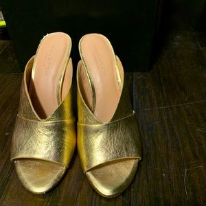 Halston heritage Gold Sandals. Size 7